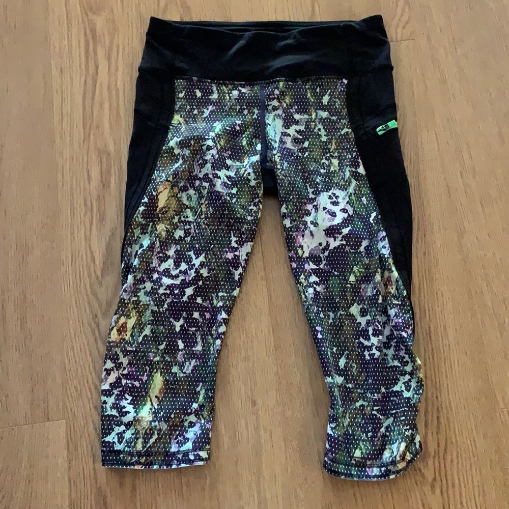 Lululemon front patterned capri leggings